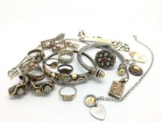 A mixed selection of silver and gold jewellery