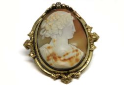 Victorian cameo swivel locket brooch