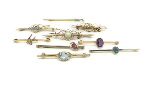 Collection of gold and gem set brooches, including opal and amethyst. Some A/F.
