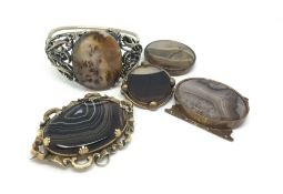 5 Agate set pieces of jewellery in yellow and white metal. A/F