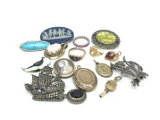 Mixed Group of Jewellery. Brooches, gold rings, white metal ring, lockets. Some A/F. (16)