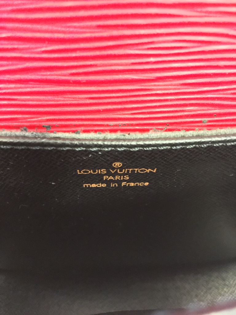 A Louis Vuitton red epi leather â€œSt Cloudâ€ handbag with gilt hardware, date code TH0945, with - Image 6 of 6