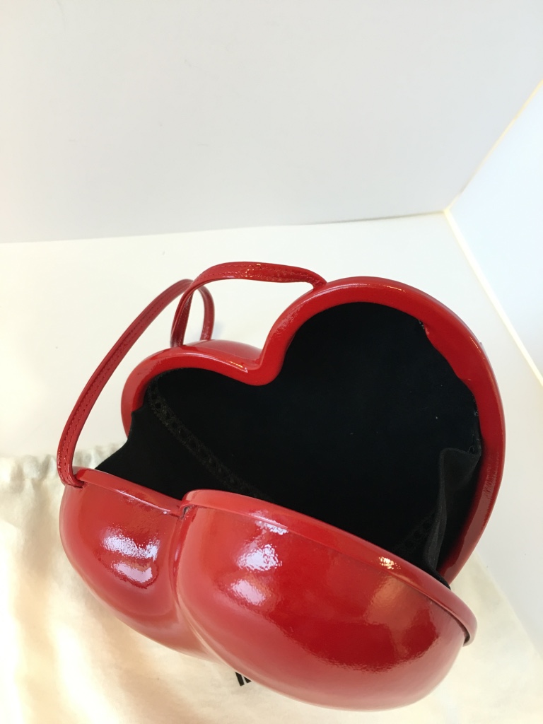 A Moschino â€œLoveâ€ heart shaped evening bag, the moulded bag covered in red shiny material, the - Image 3 of 4