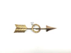 Arrow brooch, gold arrow with engraved disc, 7cm long, tested as 9ct