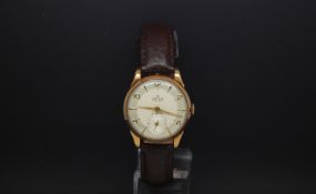 Gentlemen's 9ct Gold Smiths Deluxe watch. The watch has a 15 jeweled manual movement. The dial is