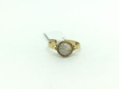 18ct Ring set with Opal. Surface crack to Opal.