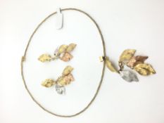 18ct Gold Italian Suite consisting of Leaf Necklace and Matching Earrings. 17.57g