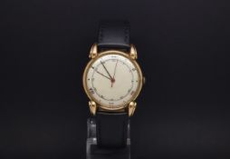 A GENTLEMENS 18ct GOLD MONTRES SINEX WRIST WATCH. Circa 1940s. The dial has a cream patina with a