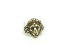 9ct Gold Lion Ring with gemstone eyes 5.4g