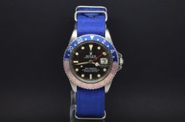 A RARE GENTLEMAN'S STAINLESS STEEL ROLEX OYSTER PERPETUAL GMT MASTER WATCH CIRCA 1965, REF. 1675