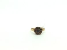 9ct Gold Garnet Ring. 2.15g