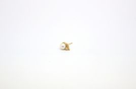 Single pearl stud, 6mm pearl, diamond detail, yellow gold stamped 18k,