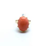 18ct Gold Coral Dress ring. Size P 1/2 5.3g