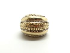 An Italian Puffy 18ct Gold Dress Ring.9.2g Size O 1/2