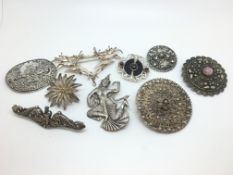 9 silver brooches including filigree examples. Some A/F 104.7g