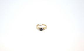 9ct gold Triple stone sapphire set ring