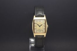 A GENTLEMANS 9ct GOLD J W BENSON WRIST WATCH. Circa 1930s. The dial is a light yellow in patina with