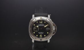 Gentlemas Panerai, Luminor Submersible, with an automatic movement, with date and sub seconds dial