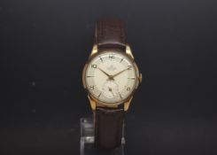 A Gentlemans 1950s 9ct Gold Smith Deluxe watch. The watch has a two tone dial with gold hands and