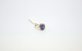 Vintage blue and white paste cluster ring, mounted in hallmarked 9ct, ring size N