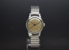 A Gentlemen's Military Longines stainless steel watch circa 1940s. Champagne coloured dial with