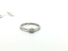 Single stone diamond ring, Princess cut, estimated diamond weight 0.15ct, mounted in white metal