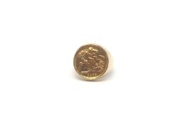 A 9ct gold ring set with a half sovereign. Total weight is approximately 12.52g.