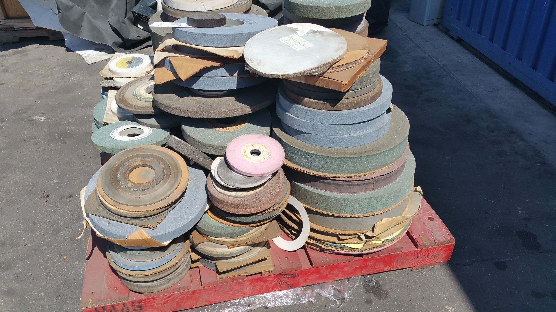 Pallet of Grinding Wheels- Many in new condition - Image 5 of 5