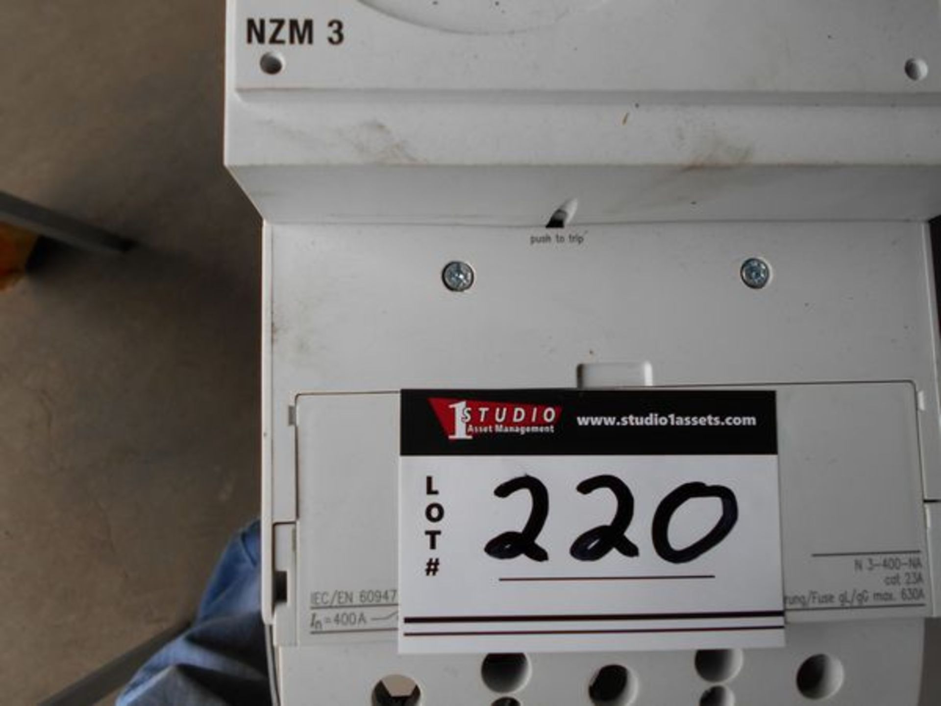 MOELLER NZM3 MOLDED CASE CIRCUIT BREAKER - Image 2 of 3