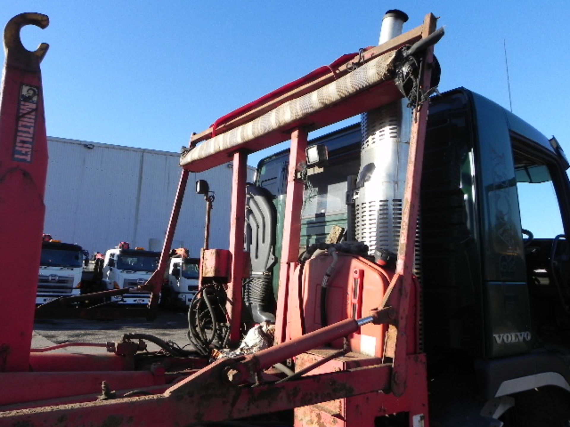 2006 VOLVO 380 8X4 HOOK LOADER - Image 8 of 28