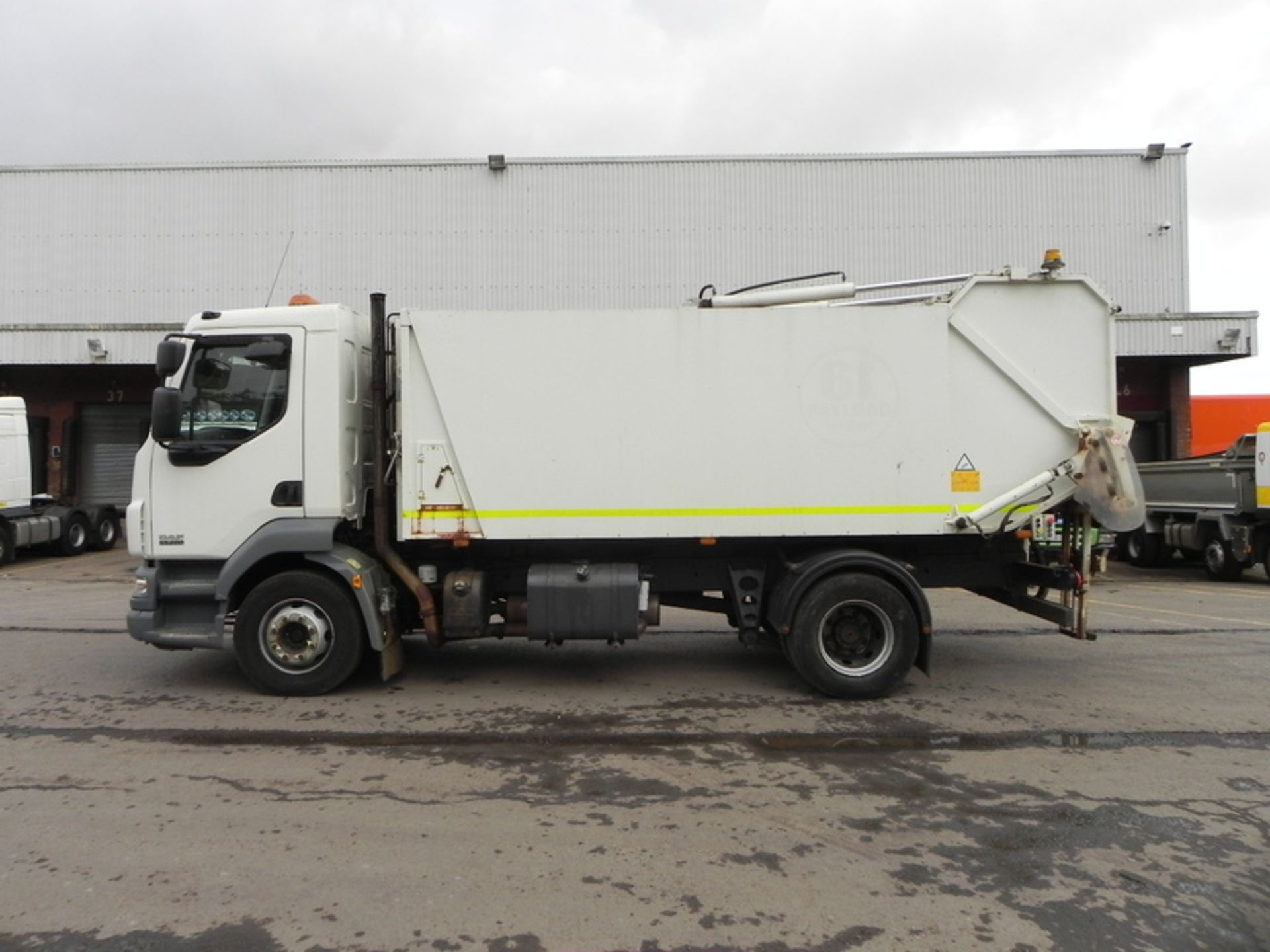 2010 DAF LF 55-220 4X2 BIN LORRY - Image 2 of 25