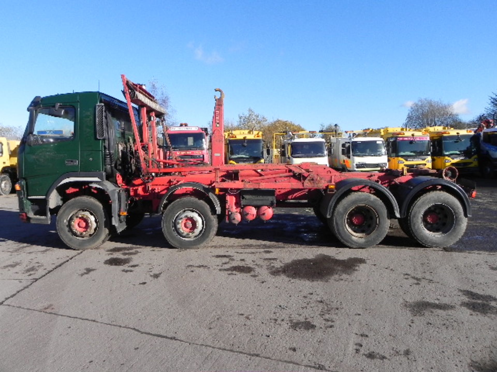 2006 VOLVO 380 8X4 HOOK LOADER