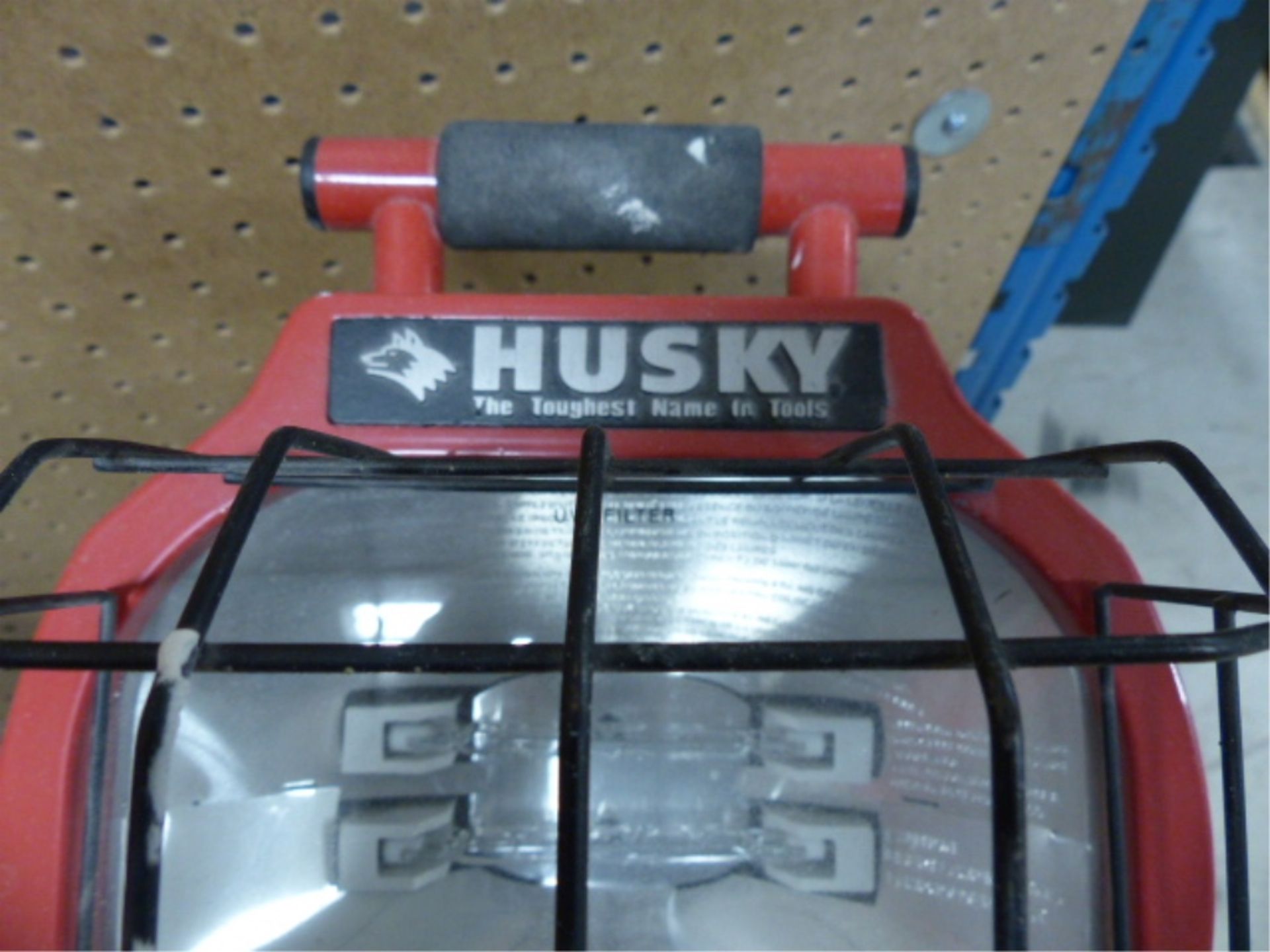 HUSKY 2 LAMP PORTABLE HALOGENS ON TRIPOD - Image 2 of 2