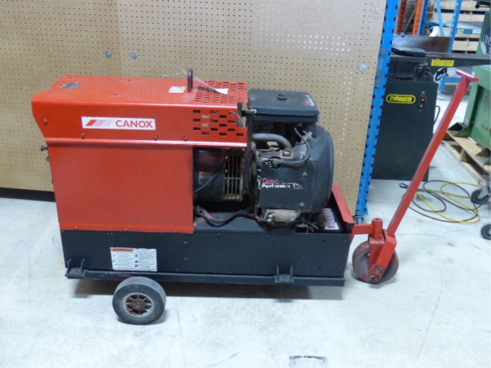 CANOX REDCAT II GAS WELDER/GENSET ONAN 16HP GAS ENGINE. ELECTRIC START. 8000W AUXILLARY POWER. - Image 6 of 11