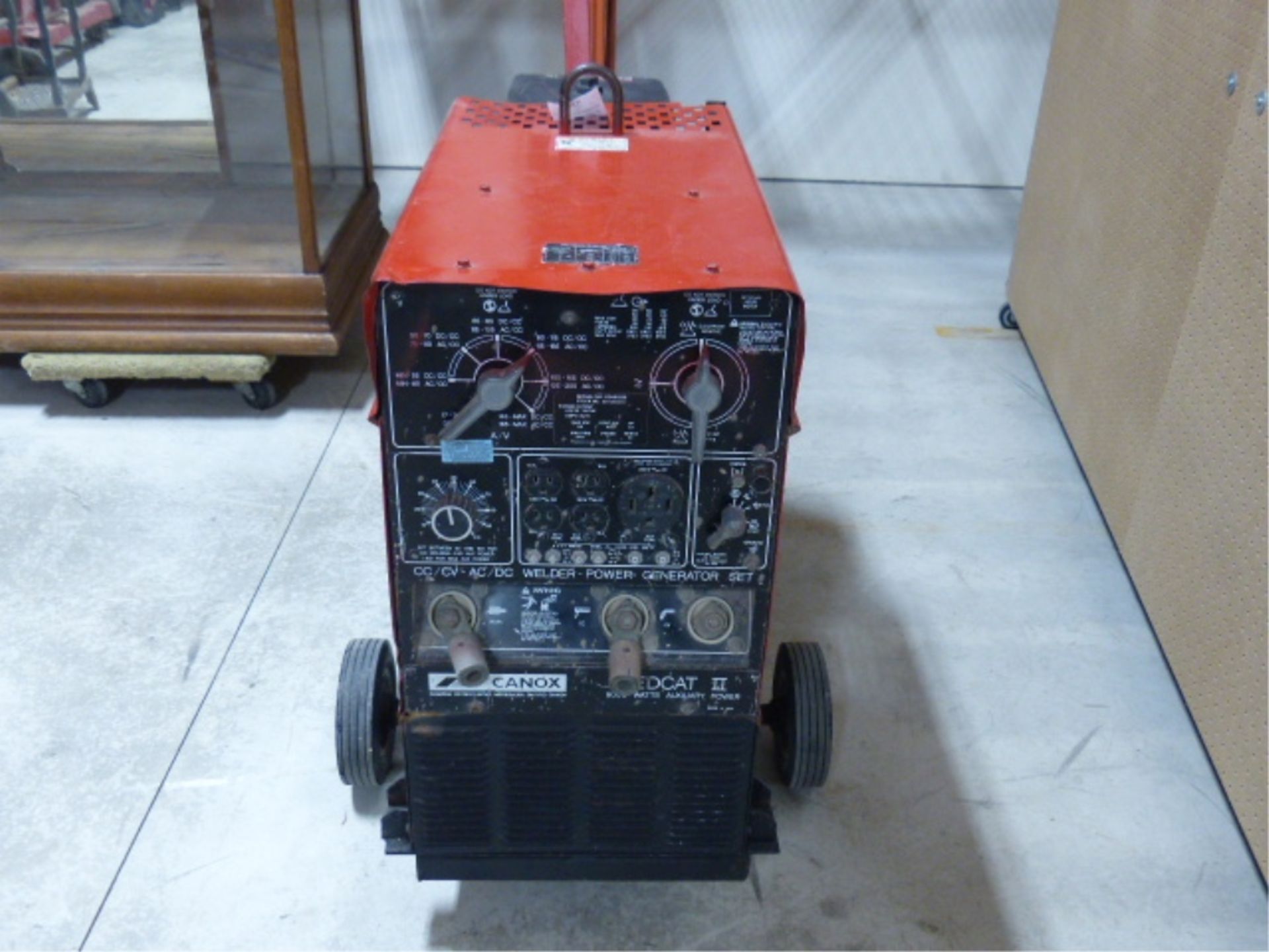 CANOX REDCAT II GAS WELDER/GENSET ONAN 16HP GAS ENGINE. ELECTRIC START. 8000W AUXILLARY POWER. - Image 8 of 11