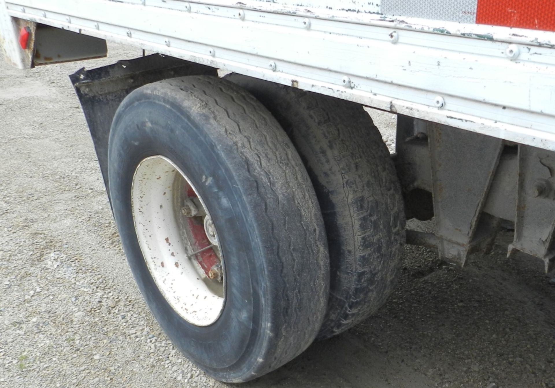 1988 33' JOBSITE 2 ROOM STORAGE TRAILER - Image 9 of 12