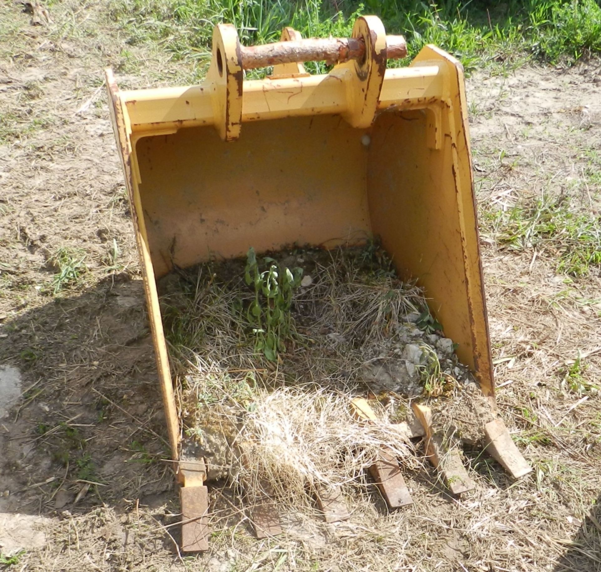 28" 6 TOOTH TRENCHING BUCKET