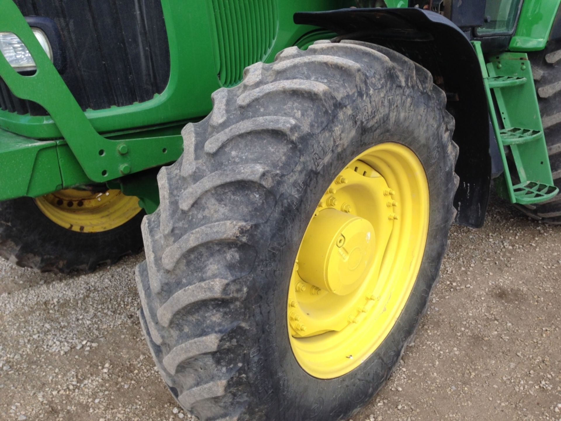 2004 JOHN DEERE 7320 MFWD W/741 S/L LOADER - Image 9 of 22