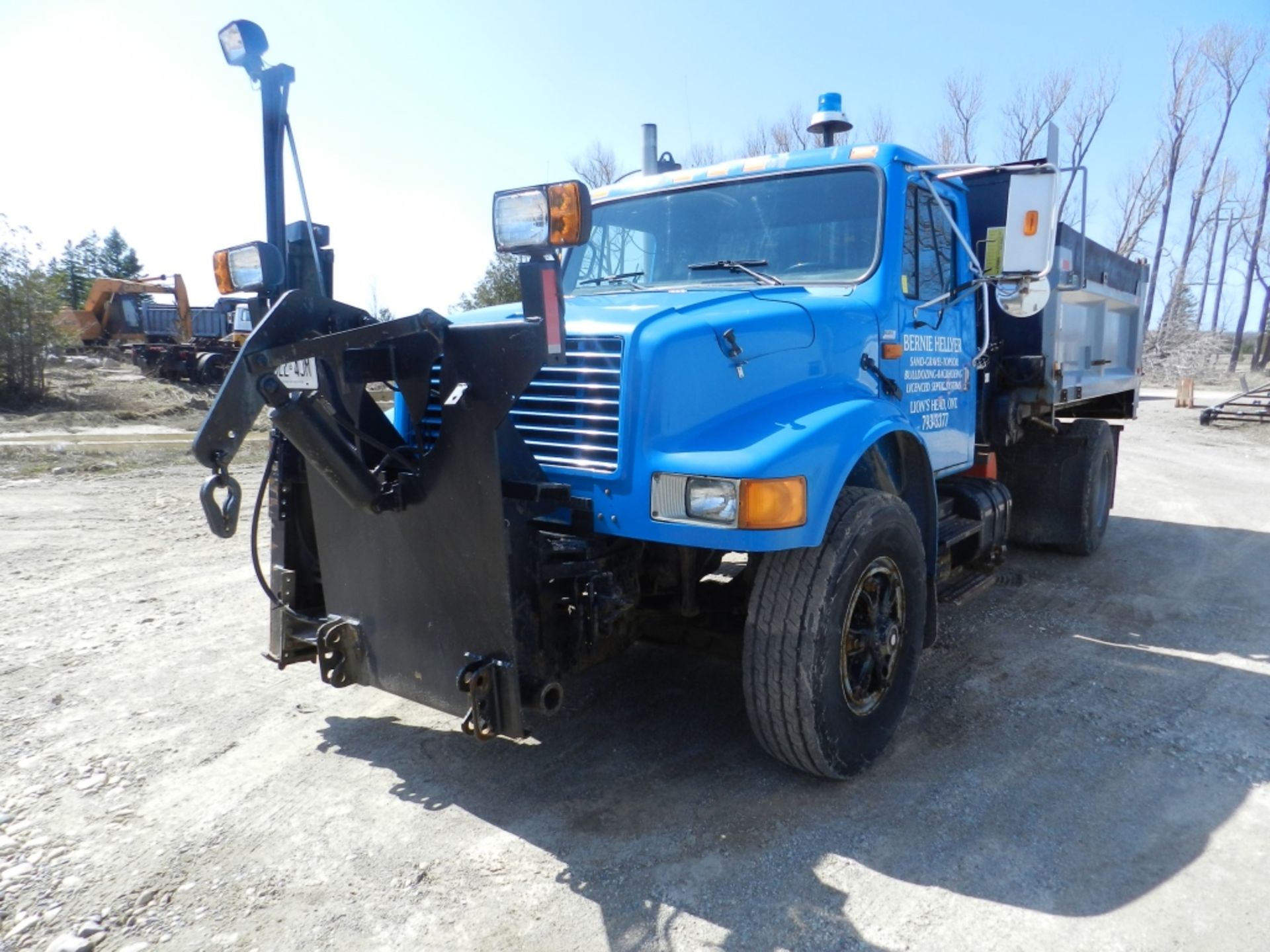 1994 INTERNATIONAL 4900 4X2 SINGLE AXLE DUMP TRUCK - Image 7 of 17