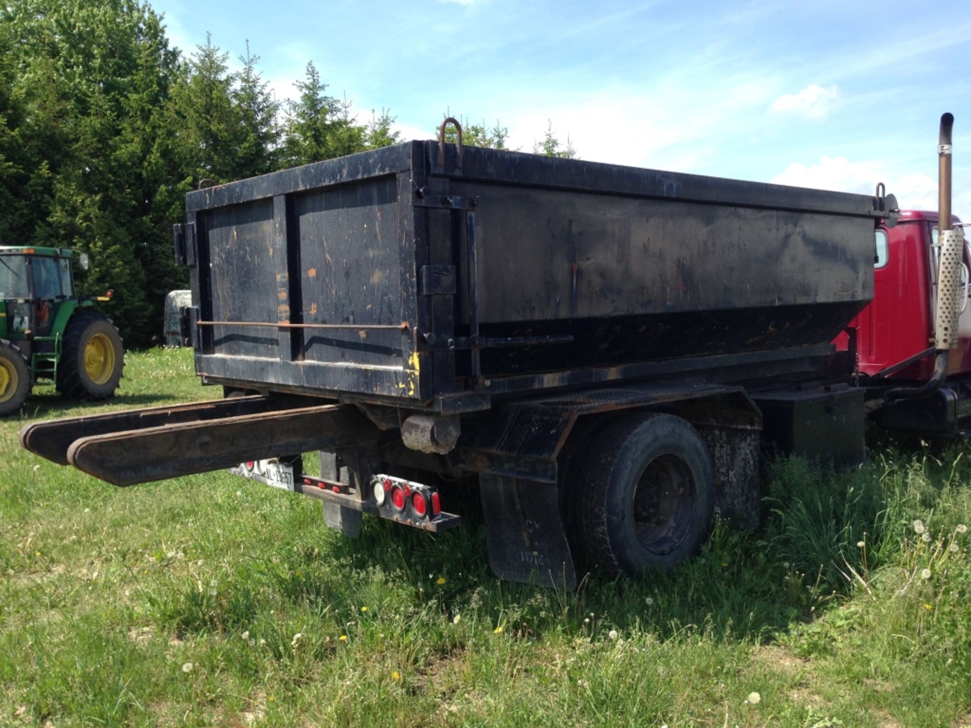 1994 IHC 4900 ROLL OFF TRUCK - Image 3 of 14