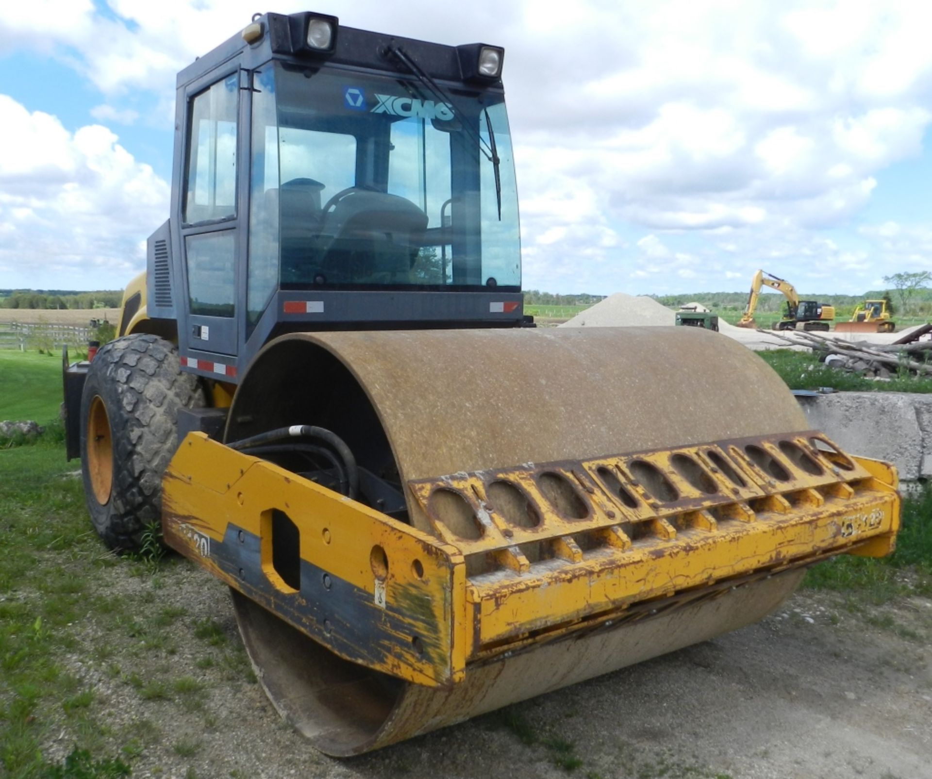 2006 INTENSUS CV120S 84" SMOOTH DRUM ROLLER - Image 2 of 10