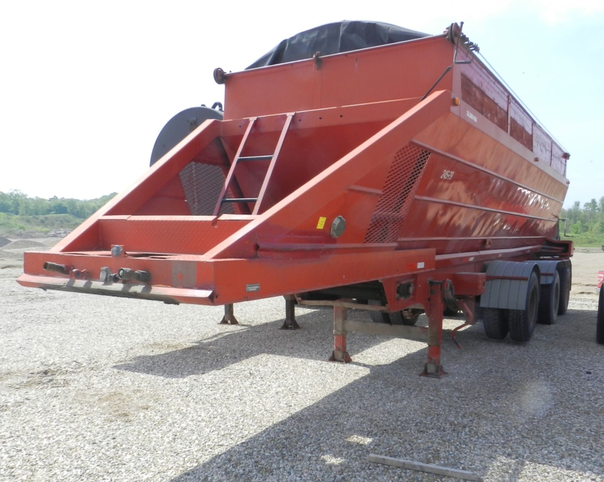 1979 TRI AXLE LIVE BOTTOM HOPPER TRAILER