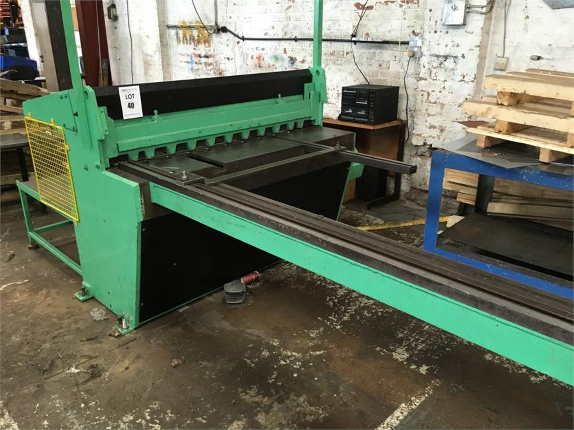 Edwards model 3.25/12SODD mechanical guillotine