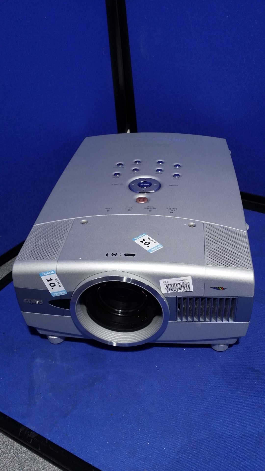 SANYO PLC-XT11 Projector - Powers On Displays An Image
