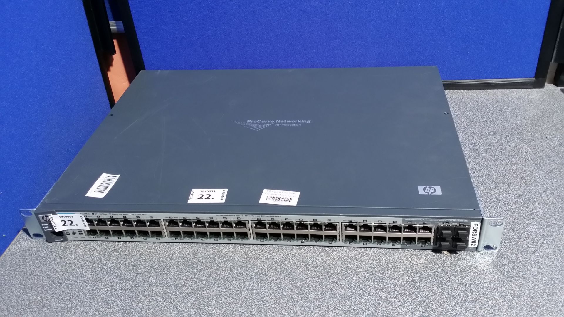 HP J9022A 48 Port 10/100/1000 Switch - 1U Rackmount - Powers On