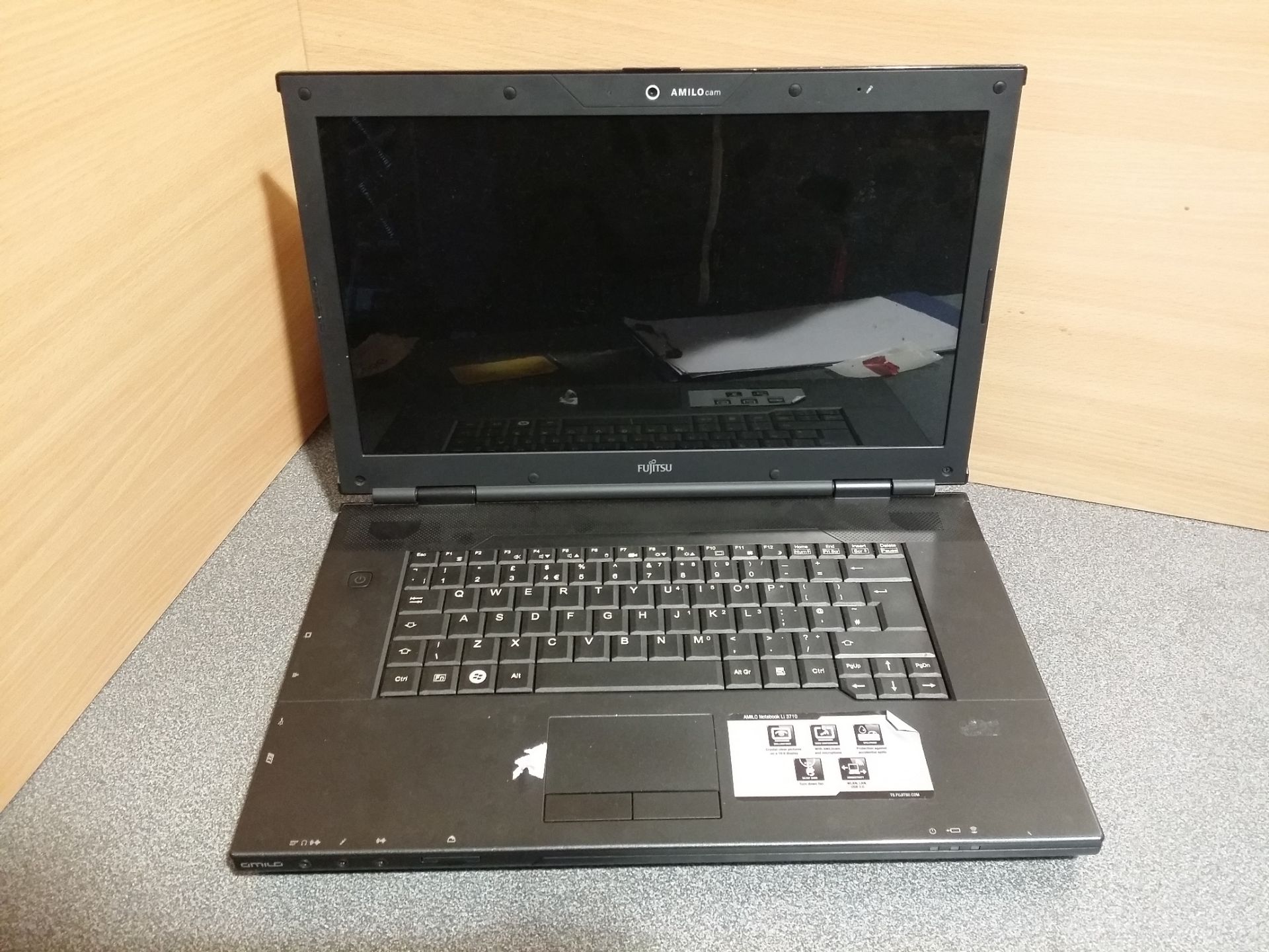 FUJITSU Li 3710 Laptop - Intel Celeron 2.20Ghz - 2Gb Ram - 160GB Hdd - DVD-RW - Webcam -