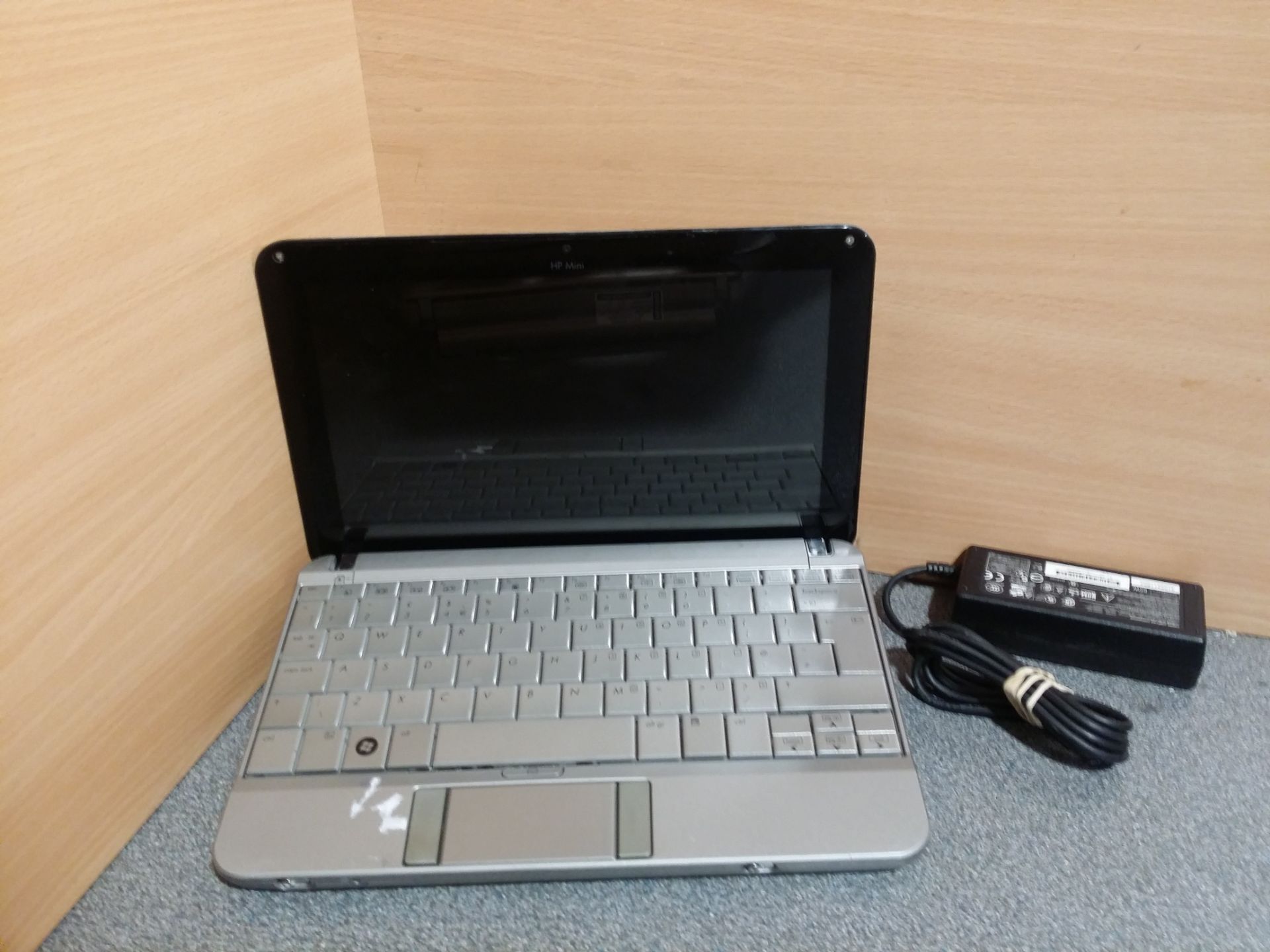 HP Mini 2140 Netbook - Intel Atom N270 1.60Ghz - 2GB Ram - 160Gb Hdd - Webcam - Charger - Powers On