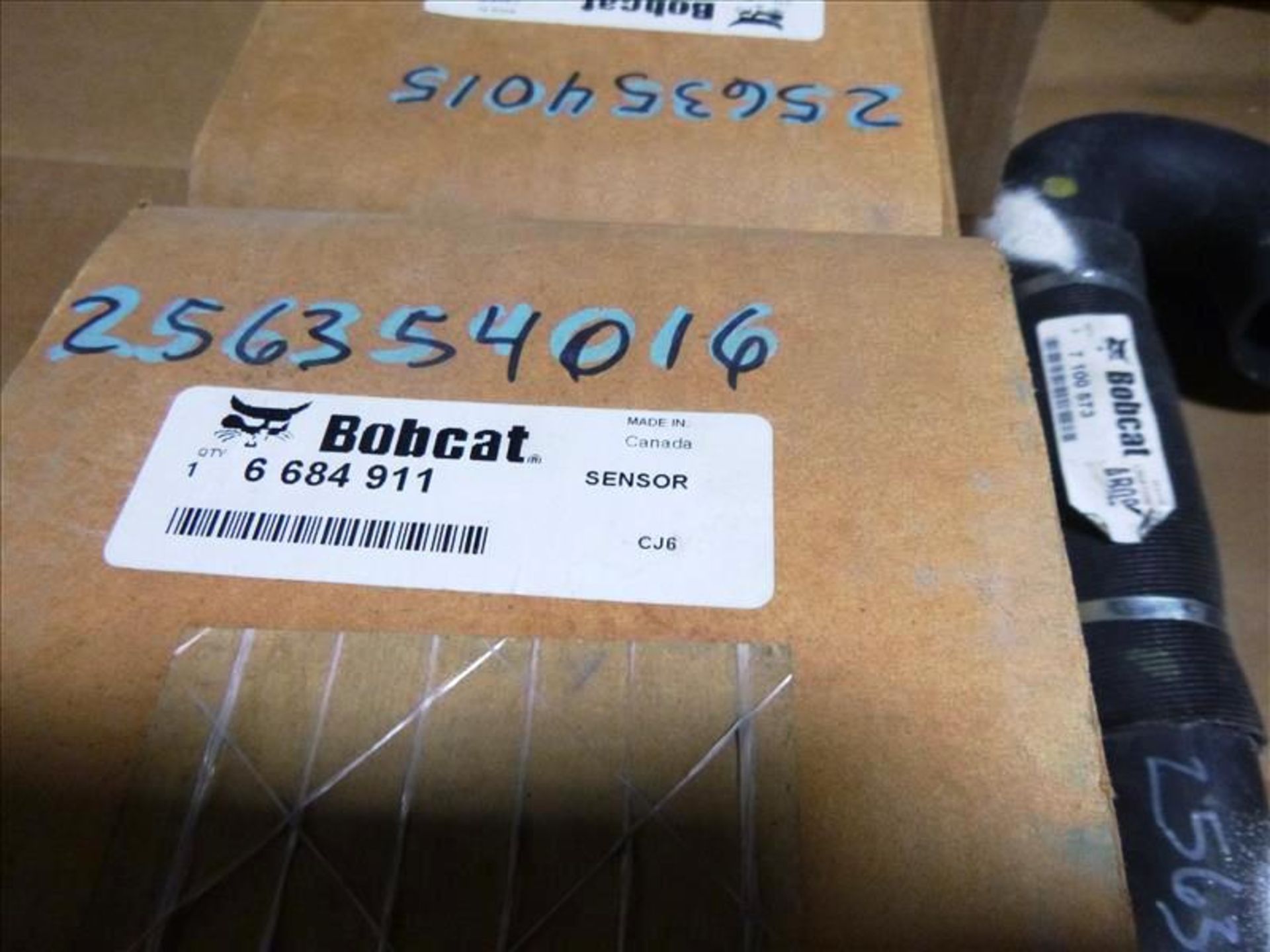 misc. Bobcat spare parts (CRT 5), incl.: Panel Filters p/n 6 677 983, Sensors p/n 6 684 911, Sensors - Image 3 of 5