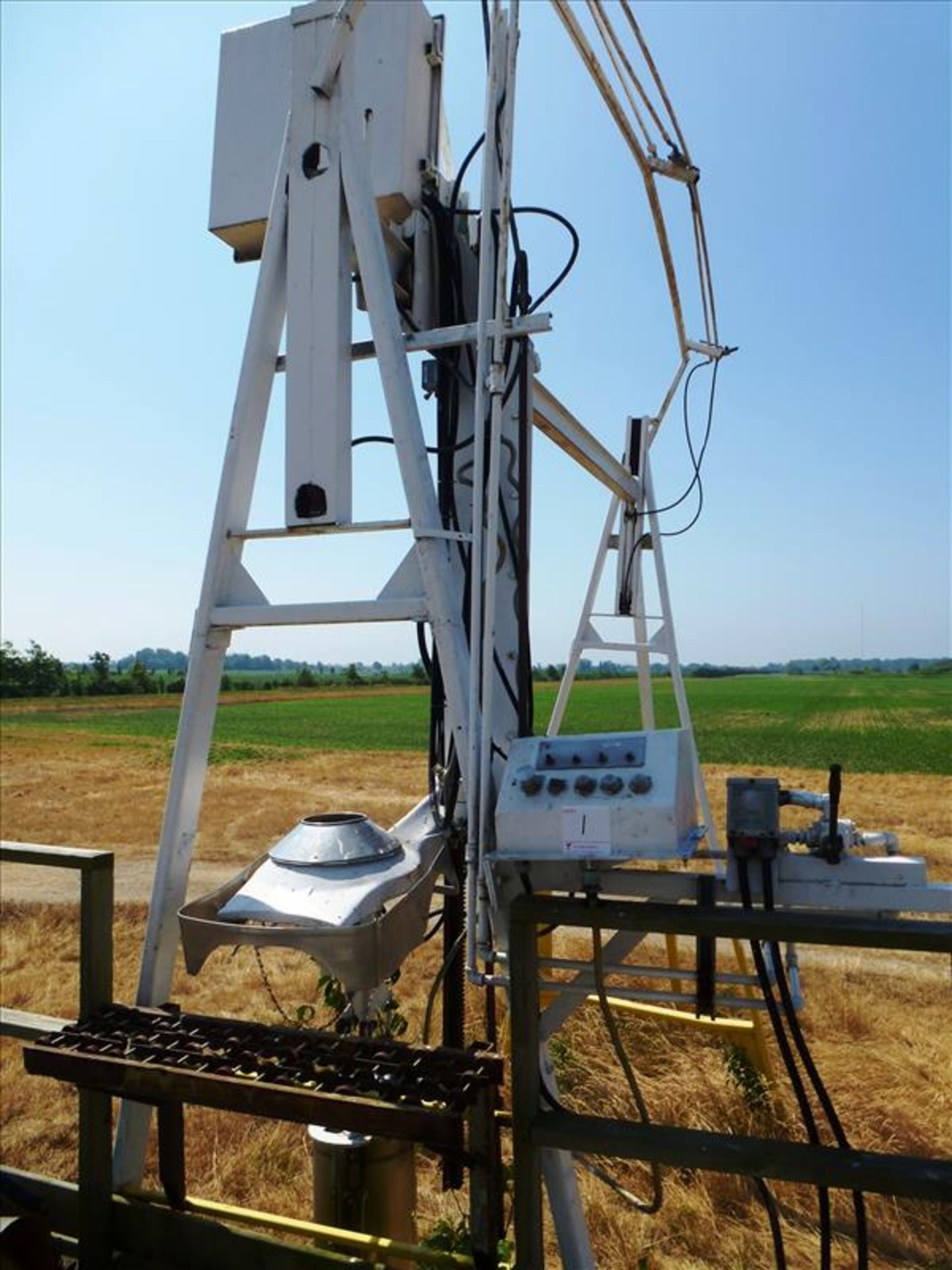 Yuba City hydraulic tomato bulk sampler, mod. U.C. Yuba, ser. no. 7703 c/w stand & Farm Duty 3 h. - Image 4 of 6