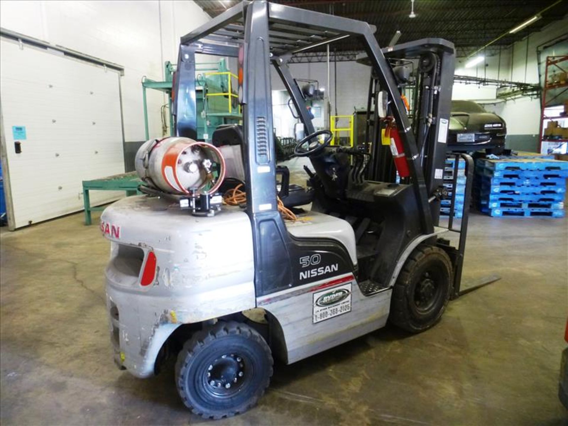 Nissan forklift truck, mod. MP1F2A25LV, ser. no. P1F2-9H1938, 4000 lbs. cap., side-shift, 3-stage - Image 2 of 3